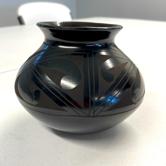 Mata Ortiz Mexican Black Pottery Vase - Signed BM - Picture 1 of 7